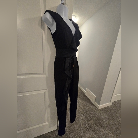 Marciano Black Ruffle Trim Jumpsuit With Belt. Size 0. - Picture 4 of 14